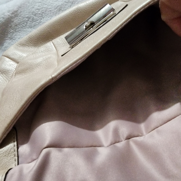 Coach Kristin hobo bag in a light pearl or beige leather with silver-tone hardw - Picture 7 of 7